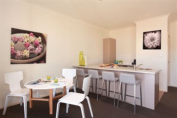 H Boutique Hotel - Tourism Hervey Bay 8