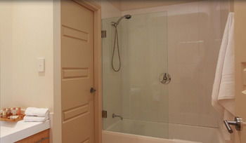 H Boutique Hotel - Tourism Hervey Bay 12