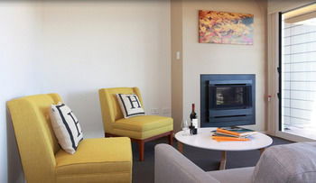 H Boutique Hotel - Tourism Hervey Bay 20
