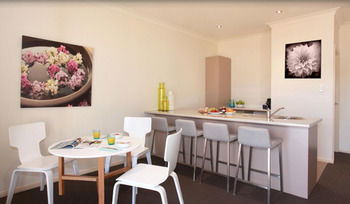 H Boutique Hotel - Tourism Hervey Bay 23