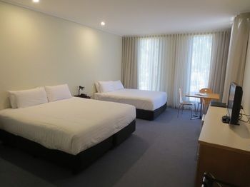 Dingley International Hotel - Hervey Bay Accommodation 6