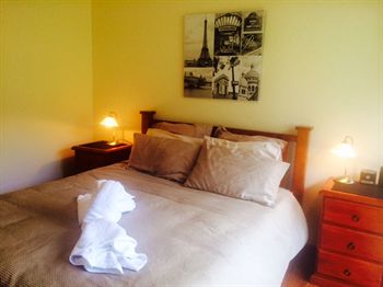 Australian Home Away @ East Doncaster Andersons Creek 1 - Hervey Bay Accommodation 6