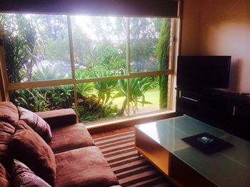 Australian Home Away @ East Doncaster Andersons Creek 1 - Hervey Bay Accommodation 12