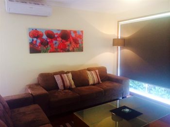 Australian Home Away @ East Doncaster Andersons Creek 1 - Hervey Bay Accommodation 13