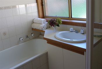 Australian Home Away @ Doncaster Andersons Creek 2 - Hervey Bay Accommodation 0
