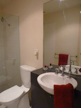 Australian Home Away @ Market Square Melbourne - Hervey Bay Accommodation 0