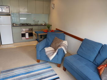 Australian Home Away @ Market Square Melbourne - Hervey Bay Accommodation 9