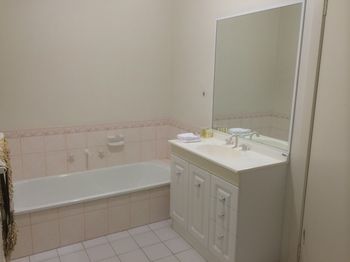 Australian Home Away Ringwood @ Bardia - Hervey Bay Accommodation 1