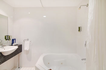 Quality Suites Boulevard On Beaumont - Hervey Bay Accommodation 21