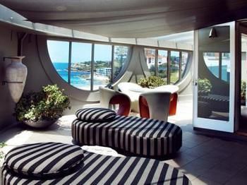 Hotel Ravesis - Hervey Bay Accommodation 1
