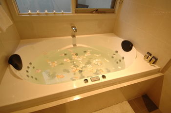 Araluen Villas - Hervey Bay Accommodation 6