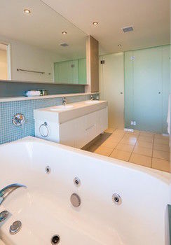 White Shells Luxury Apartments - Hervey Bay Accommodation 36
