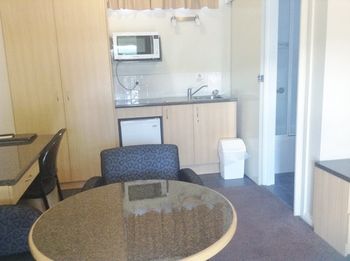 Ashton Townhouse Motel And Suites - Hervey Bay Accommodation 4