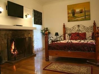 Tudor Cottages Mt Dandenong - Hervey Bay Accommodation 3