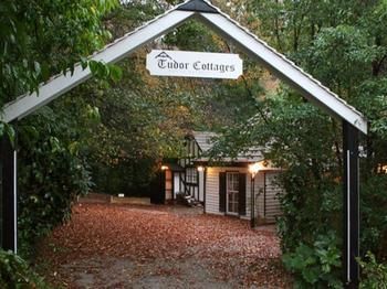 Tudor Cottages Mt Dandenong - Hervey Bay Accommodation 4