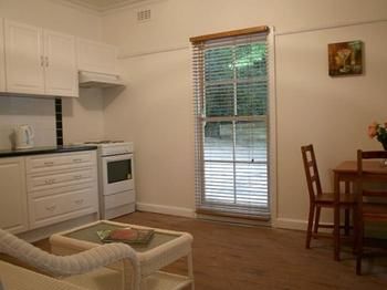 Tudor Cottages Mt Dandenong - Hervey Bay Accommodation 6
