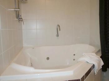 Tudor Cottages Mt Dandenong - Hervey Bay Accommodation 11