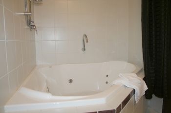 Tudor Cottages Mt Dandenong - Hervey Bay Accommodation 13