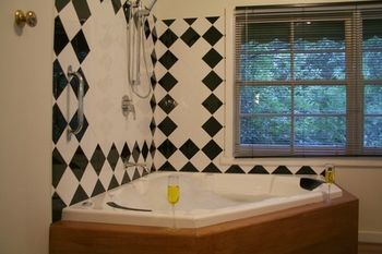 Tudor Cottages Mt Dandenong - Hervey Bay Accommodation 14