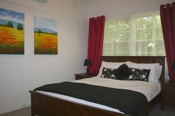 Tudor Cottages Mt Dandenong - Hervey Bay Accommodation 16