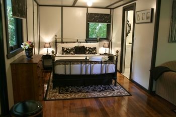 Tudor Cottages Mt Dandenong - Hervey Bay Accommodation 17