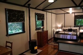 Tudor Cottages Mt Dandenong - Hervey Bay Accommodation 18