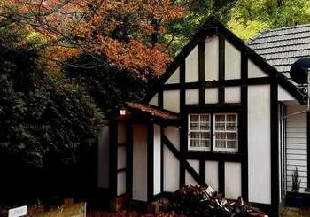 Tudor Cottages Mt Dandenong - Hervey Bay Accommodation 23