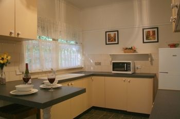 Tudor Cottages Mt Dandenong - Hervey Bay Accommodation 24