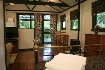 Tudor Cottages Mt Dandenong - Hervey Bay Accommodation 25
