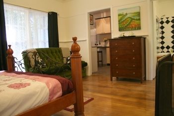 Tudor Cottages Mt Dandenong - Hervey Bay Accommodation 28