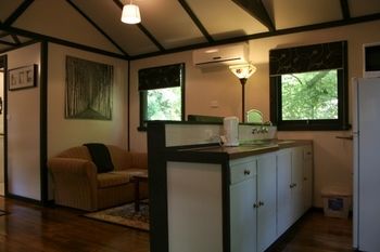 Tudor Cottages Mt Dandenong - Hervey Bay Accommodation 29