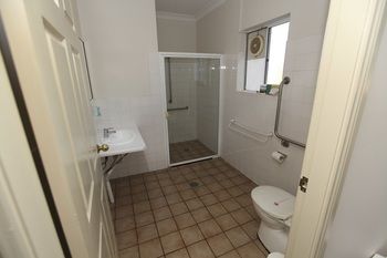 Across Country Motel And Serviced Apartments - Tourism Hervey Bay 5