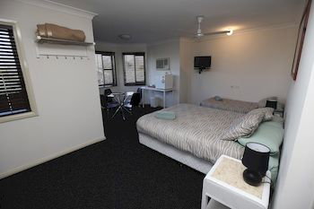 Across Country Motel And Serviced Apartments - Tourism Hervey Bay 9