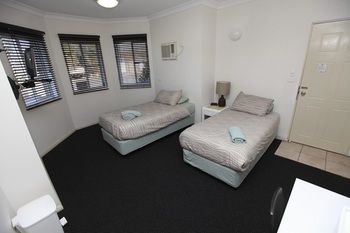 Across Country Motel And Serviced Apartments - Tourism Hervey Bay 17