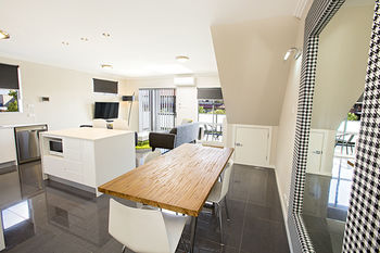 Astina Serviced Apartments - Parkside - Hervey Bay Accommodation 4