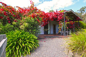 Valley Farm Vineyard Cottages - Hervey Bay Accommodation 4