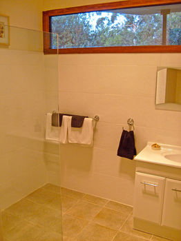 Valley Farm Vineyard Cottages - Hervey Bay Accommodation 12