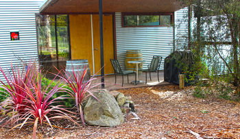 Valley Farm Vineyard Cottages - Hervey Bay Accommodation 13