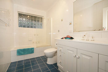 Roseland Holiday House - Hervey Bay Accommodation 1