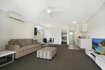 Cooroy Luxury Motel Apartments Noosa - Hervey Bay Accommodation 6