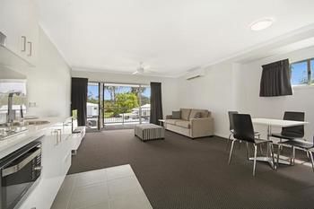 Cooroy Luxury Motel Apartments Noosa - Hervey Bay Accommodation 11