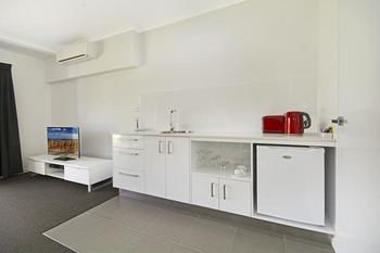 Cooroy Luxury Motel Apartments Noosa - Hervey Bay Accommodation 14