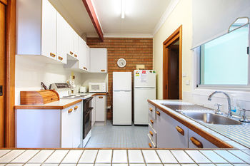 Mollymook Beach Units - Hervey Bay Accommodation 12