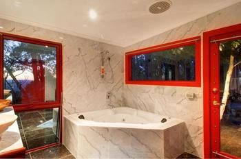 Mt Dandenong Imperial Retreat - Hervey Bay Accommodation 12