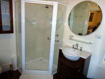 Stones Throw Cottage Bed & Breakfast - Hervey Bay Accommodation 0