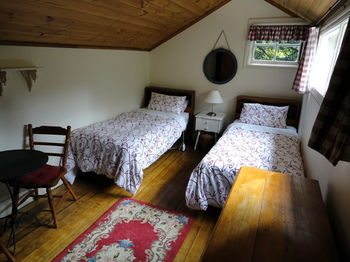 Stones Throw Cottage Bed & Breakfast - Hervey Bay Accommodation 7