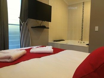 Huskisson Beach Bed And Breakfast - Hervey Bay Accommodation 67