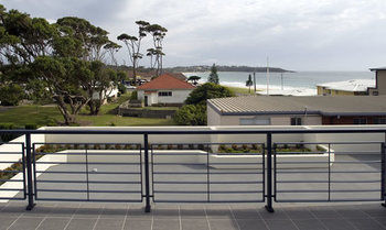 Mollymook Beachfront Executive Apartment - Hervey Bay Accommodation 3
