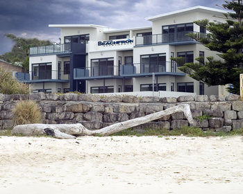 Mollymook Beachfront Executive Apartment - Hervey Bay Accommodation 12