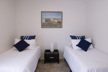Mollymook Beachfront Executive Apartment - Hervey Bay Accommodation 14